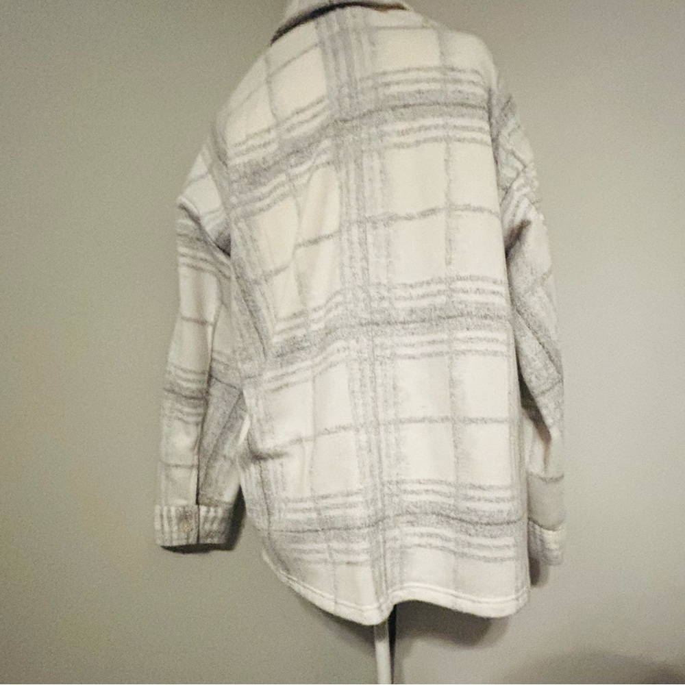 J. Jill Gray and White Plaid Shirt Jacket - Picture 4 of 6